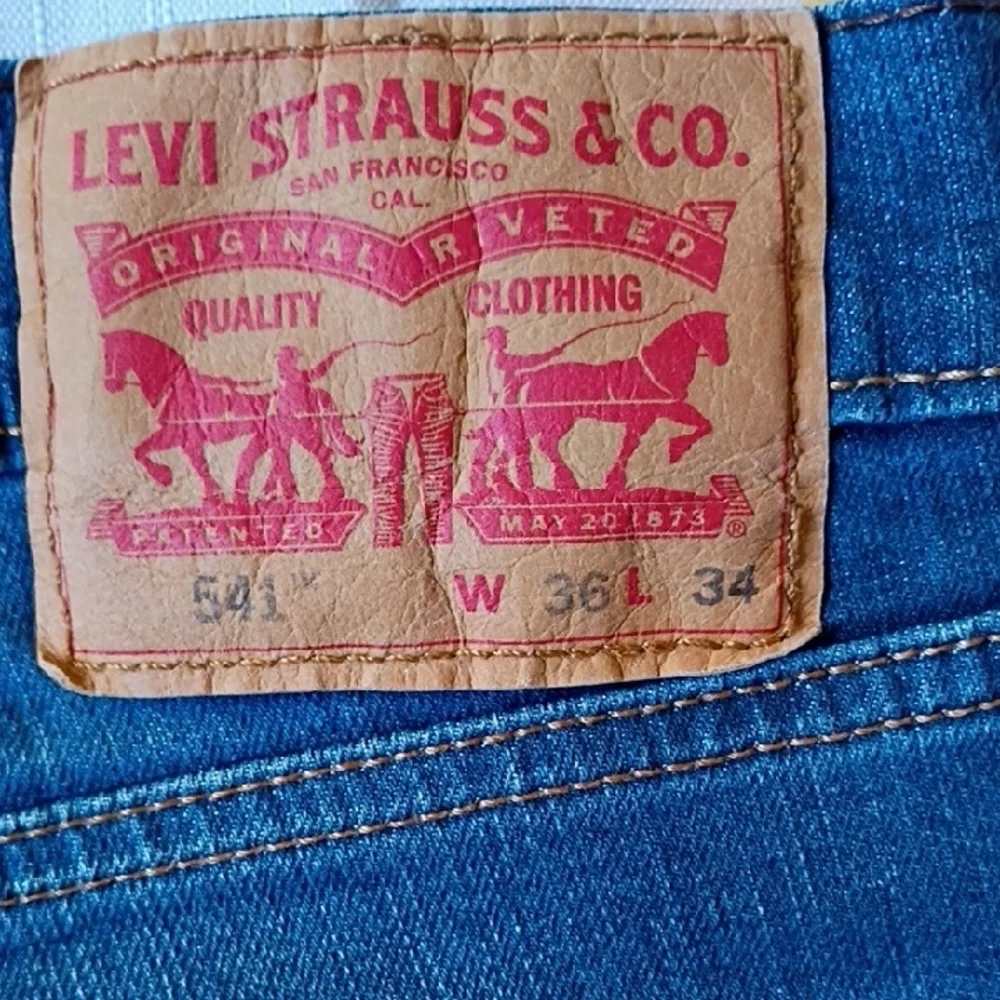 Levi's Classic Fit Straight Leg Men's Blue Jeans Size 36 X 34